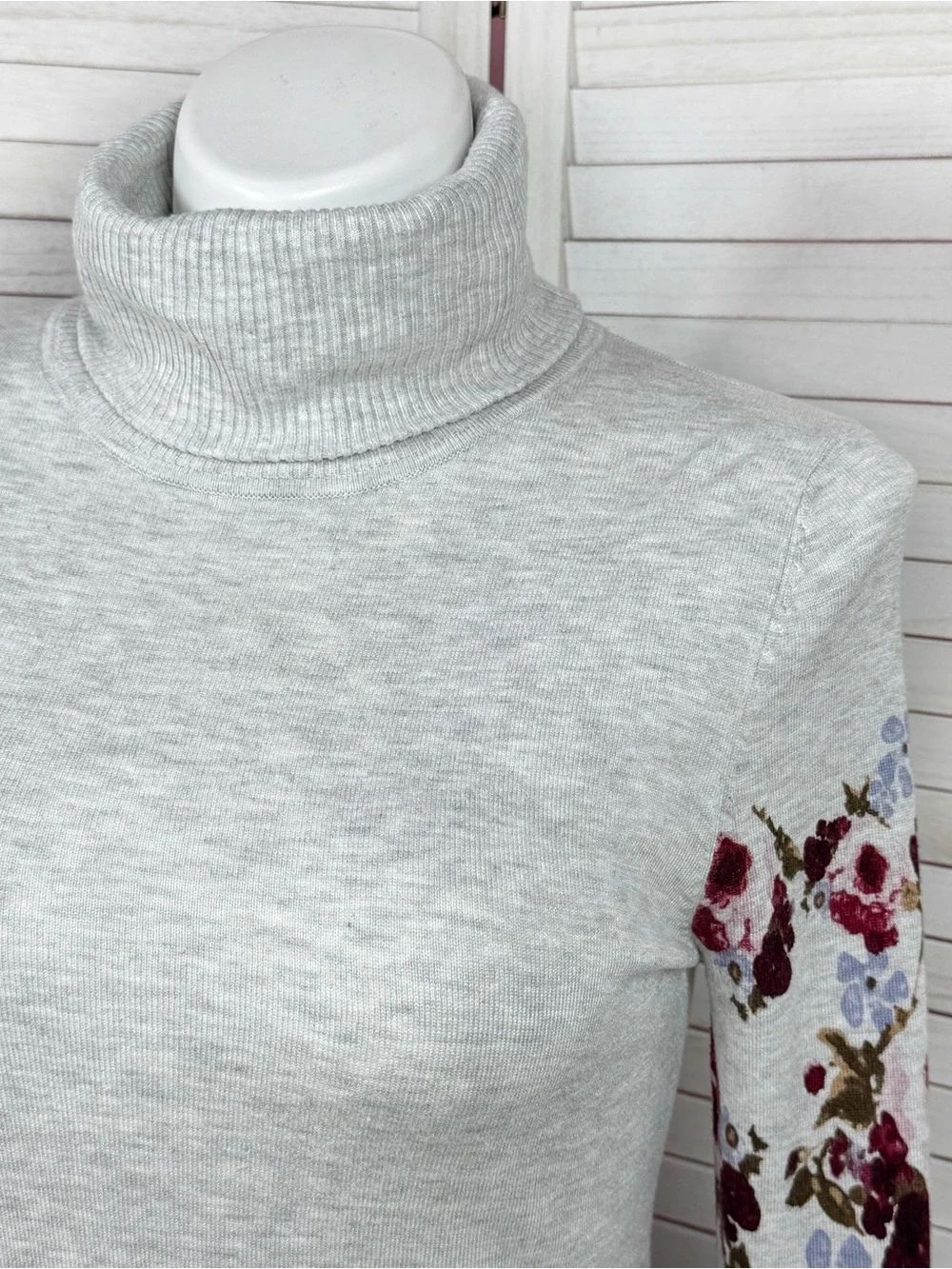 Rain + Rose Floral Statement Bell Sleeve‎ Turtleneck Sweater Grey Pink Large
